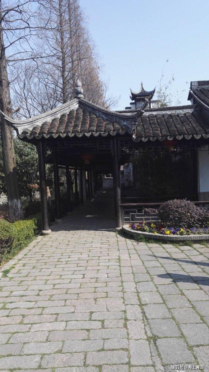 百度文心大模型落地吉利银河 L6 车型,支持 AI 对话功能